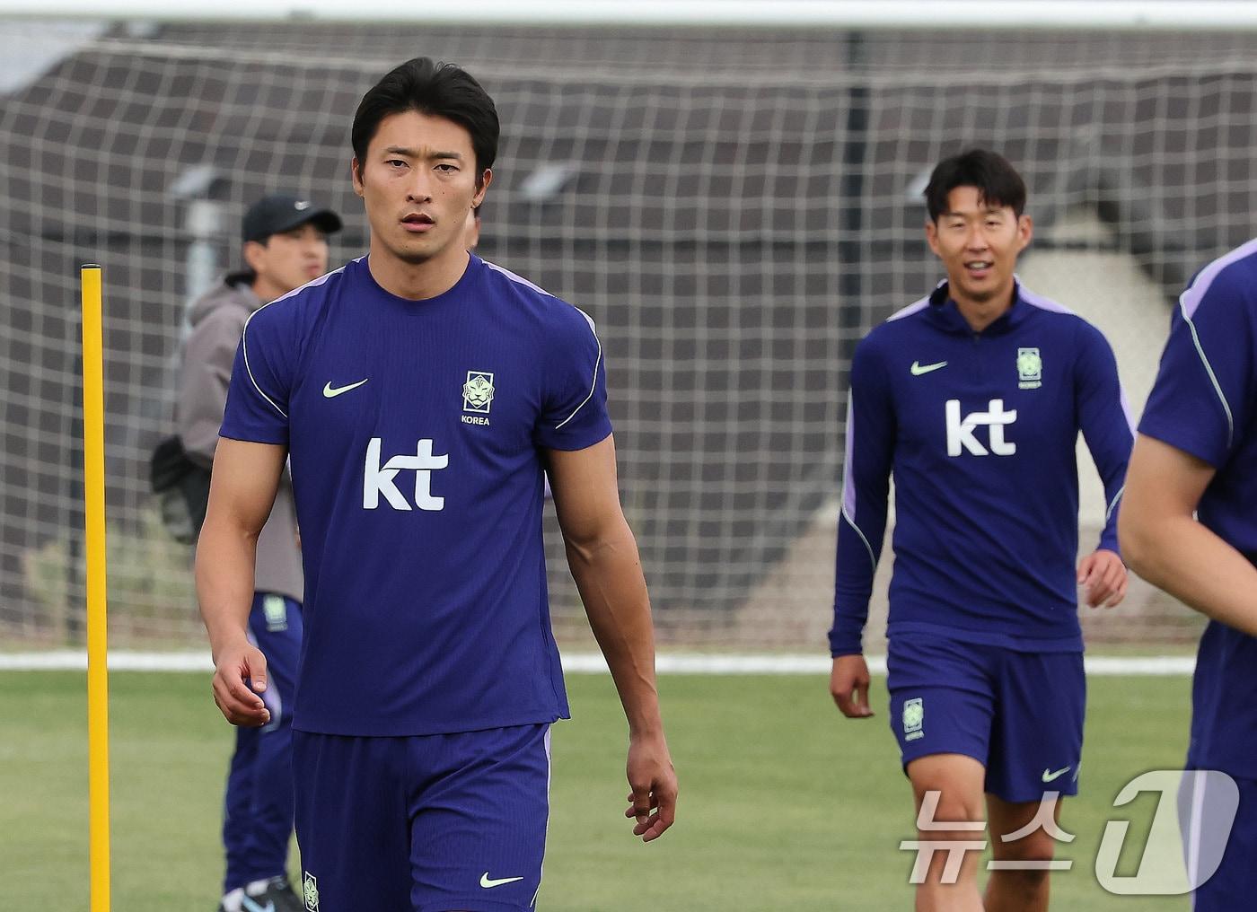본문 이미지 - 대한민국 축구대표팀 조규성, 손흥민이 29일(현지시간) 미국 유타주 헤리먼에 위치한 자이언스뱅크 트레이닝센터에서 훈련을 하고 있다. 2026.5.30 ⓒ 뉴스1 임세영 기자
