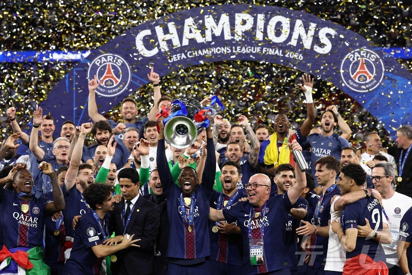 본문 이미지 - 2시즌 연속 UCL 정상에 오른 PSG. ⓒ AFP=뉴스1