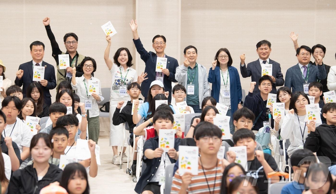 본문 이미지 - 경북도는 31일 지난 29~30일 봉화 국립백두대간수목원 일대에서 ‘2026 UN생물다양성유스포럼’이 열렸다고 밝혔다. ⓒ 뉴스1 김대벽기자