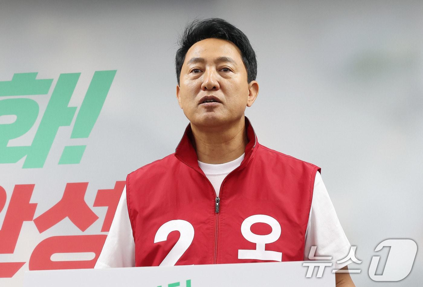 본문 이미지 - 오세훈 국민의힘 서울시장 후보가 31일 서울 종로구 선거캠프에서 열린 '서울시민 5대 명령- 3부 2민' 기자간담회에서 지지를 호소하고 있다. 이날 오 후보는 서울시민 5대 명령을 '3대 긴급 부동산 정책 개선안'과 '2대 민생경제·민주주의 회복 제언'을 담은 '3부 2민'이라고 설명했다. 2026.5.31 ⓒ 뉴스1 박지혜 기자