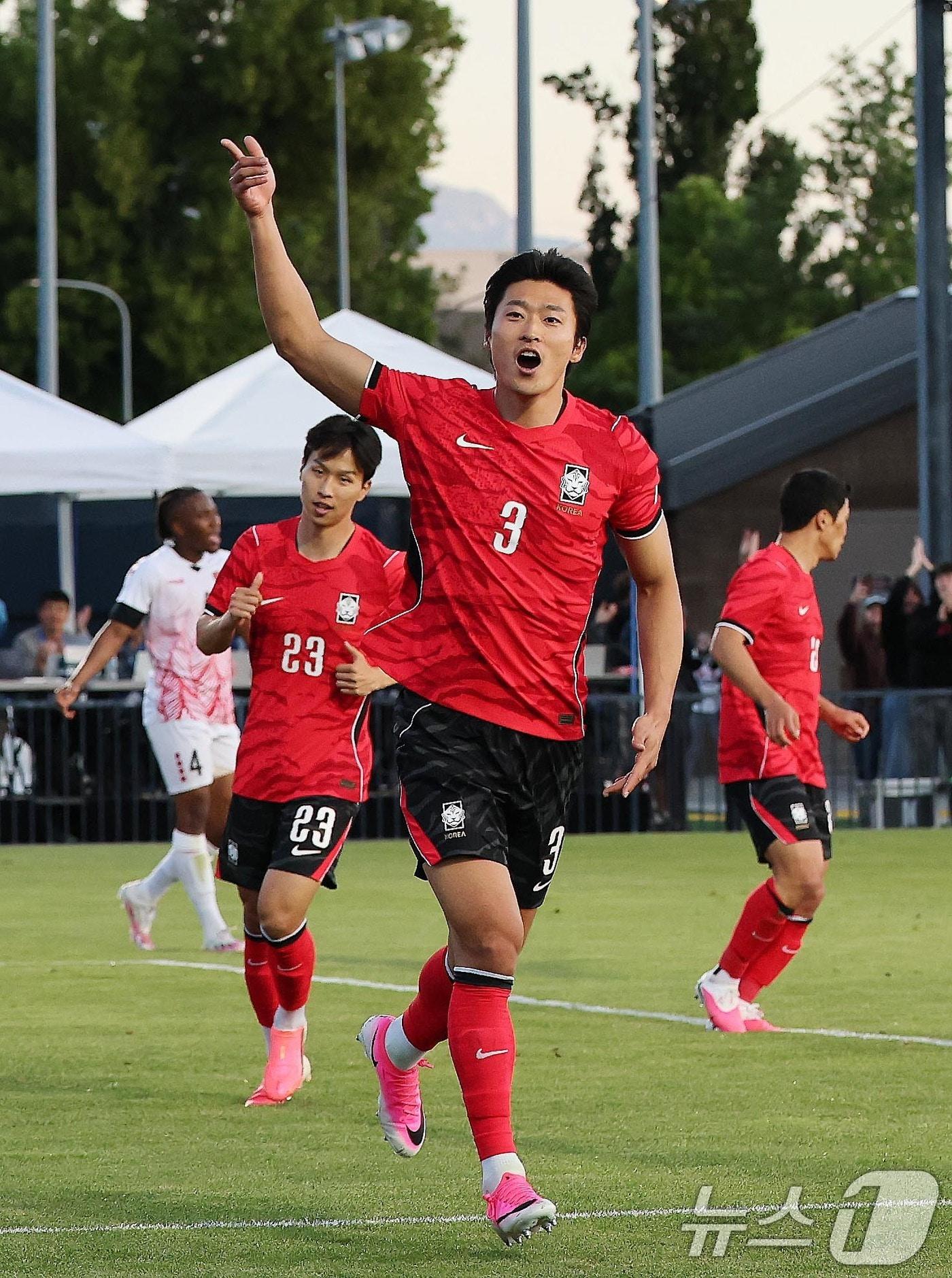 본문 이미지 - 대한민국 축구대표팀 조규성이 30일(현지시간) 미국 유타주 솔트레이크시티 브리검 영 대학교 BYU 사우스필드 경기장에서 2026 국제축구연맹(FIFA) 북중미 월드컵 앞두고 열린 대한민국과 트리니다드 토바고의 평가전에서 골을 넣고 세리머니를 하고 있다. 2026.5.31 ⓒ 뉴스1 임세영 기자
