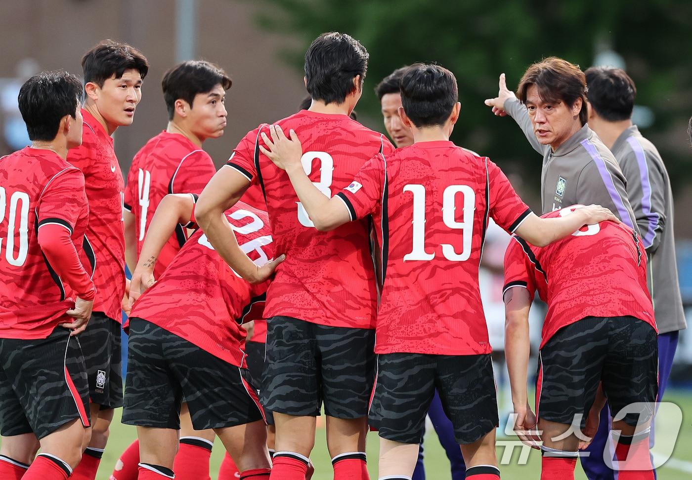 본문 이미지 - 홍명보 감독이 이끄는 축구대표팀.  ⓒ 뉴스1 임세영 기자