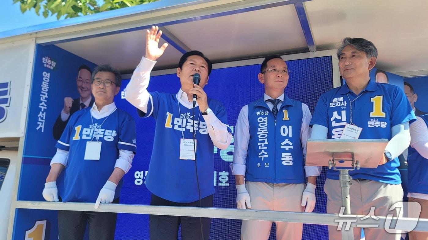 본문 이미지 - 정청래 더불어민주당 대표의 충북 영동 지원 유세 현장.2026.5.31./뉴스1