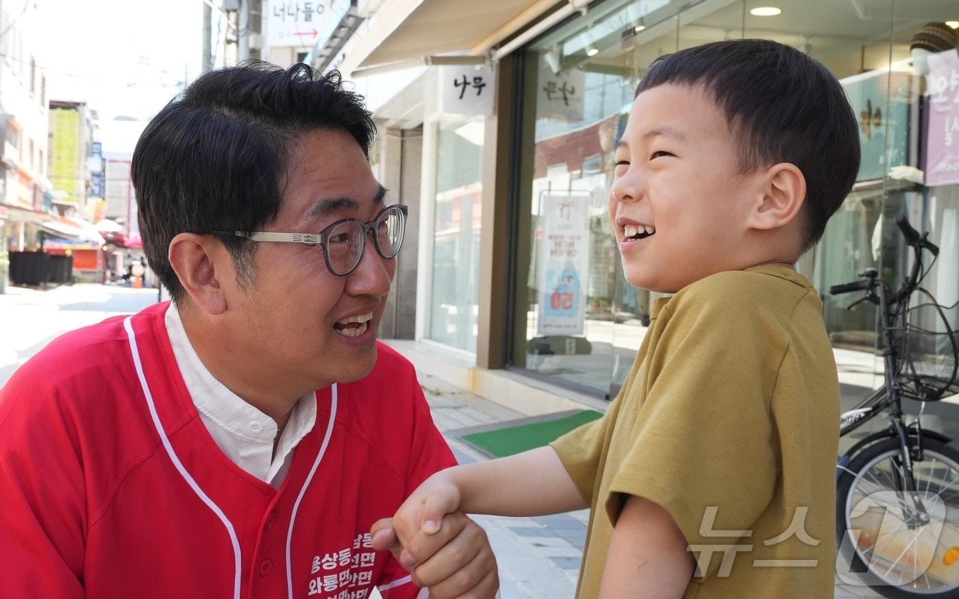 본문 이미지 - 권백신 안동시 제2선거구 경북도의원 후보는 31일 초등학생 대상 특화교육과 돌봄 확대를 통해 지역 교육 경쟁력을 높이겠다. /뉴스1