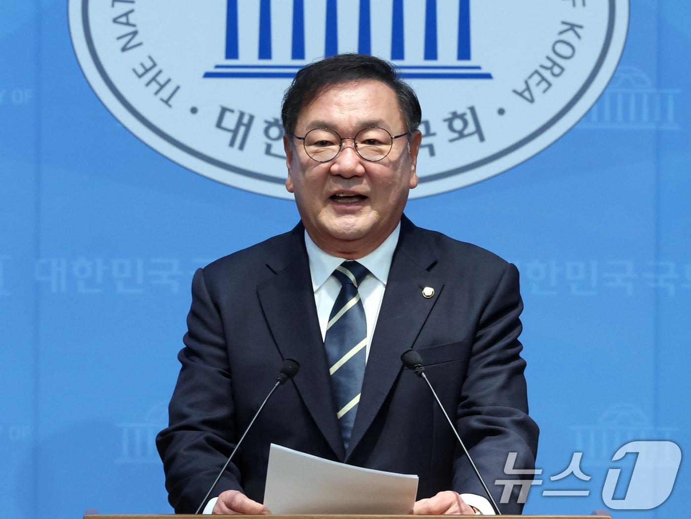 본문 이미지 - 김태년 더불어민주당 의원이 4일 오전 서울 여의도 국회 소통관에서 제22대 국회 하반기 국회의장 출마 기자회견을 하고 있다. 2026.5.4 ⓒ 뉴스1 황기선 기자