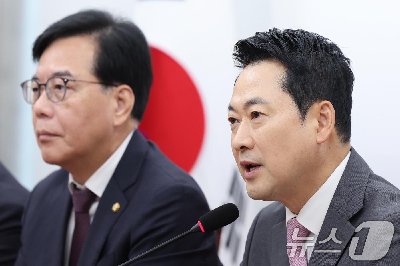 본문 이미지 - 장동혁 국민의힘 대표가 4일 서울 여의도 국회에서 열린 최고위원회의에서 발언하고 있다. 2026.5.4 ⓒ 뉴스1 신웅수 기자