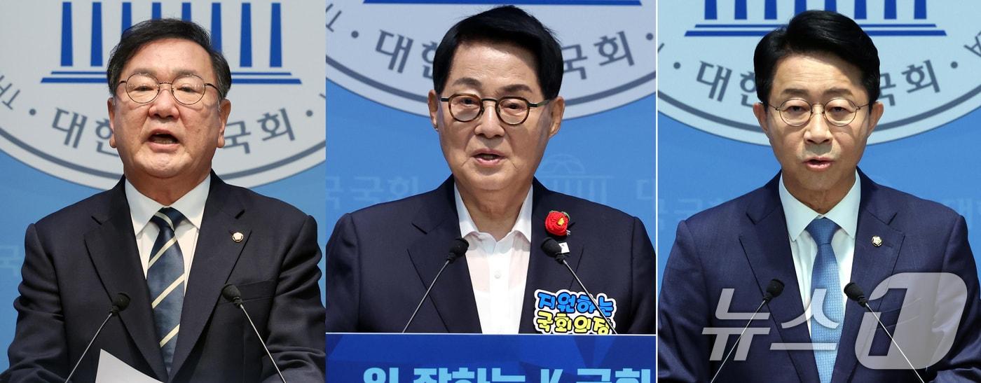 본문 이미지 - 김태년(왼쪽부터), 박지원, 조정식 더불어민주당 의원이 4일 오전 서울 여의도 국회 소통관에서 제22대 국회 하반기 국회의장 출마 기자회견을 하고 있다. 2026.5.4 ⓒ 뉴스1 황기선 기자