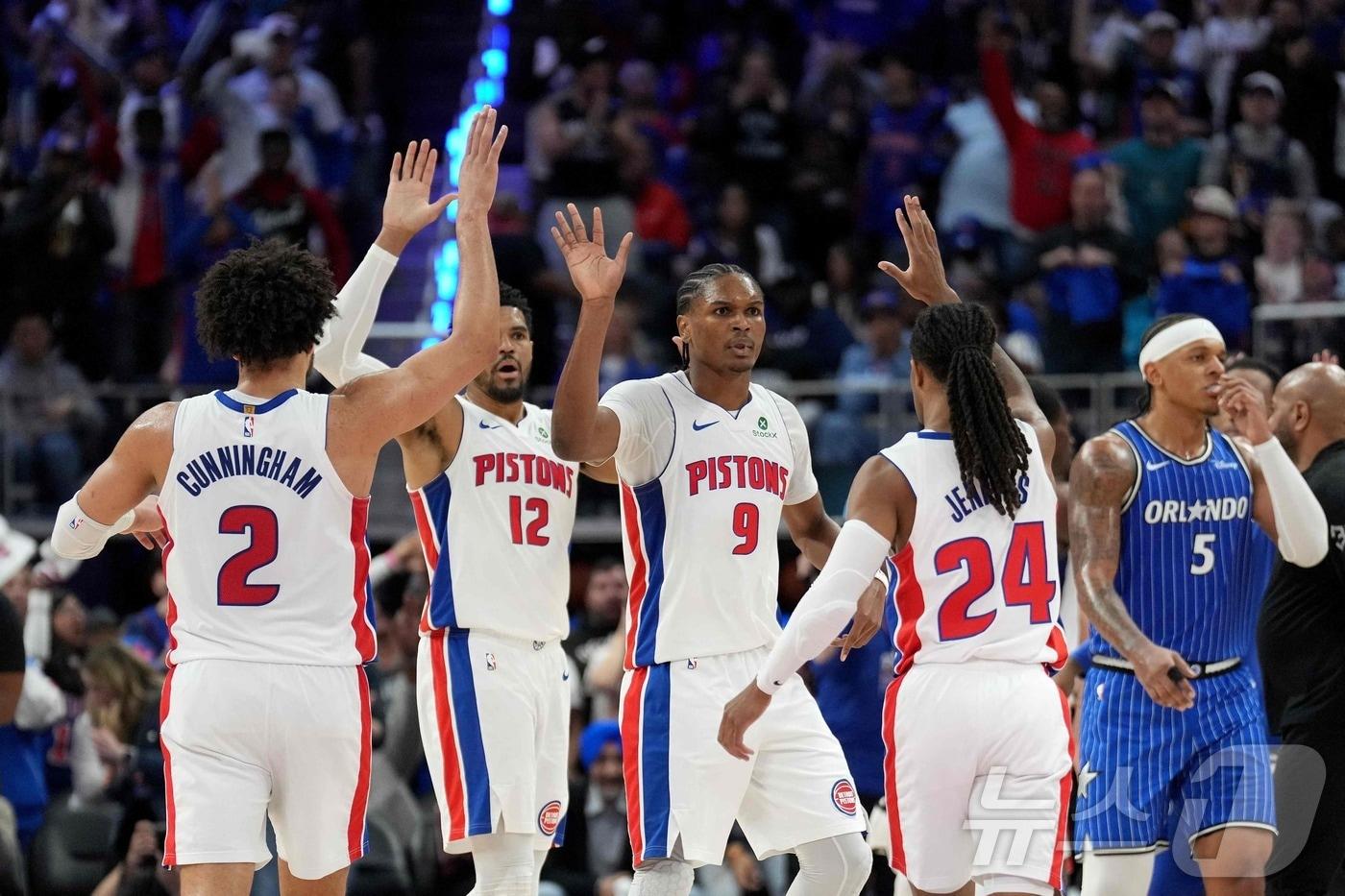 본문 이미지 - NBA 디트로이트가 올랜도를 누르고 PO 2라운드에 진출했다. ⓒ AFP=뉴스1
