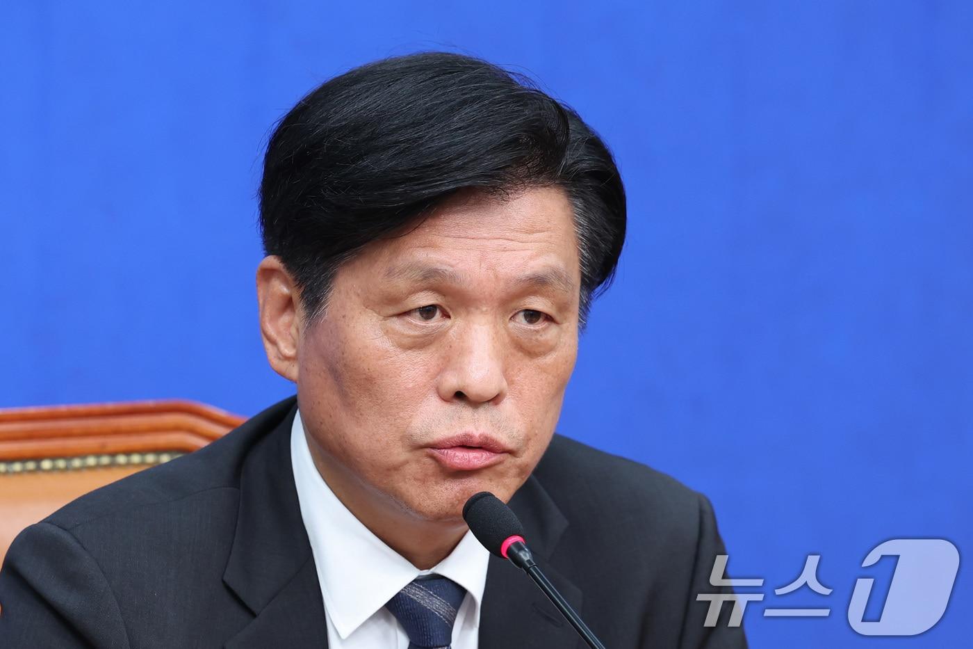 본문 이미지 - 조승래 더불어민주당 사무총장이 4일 서울 여의도 국회에서 지방선거 D-30 기자간담회를 하고 있다. 2026.5.4 ⓒ 뉴스1 신웅수 기자