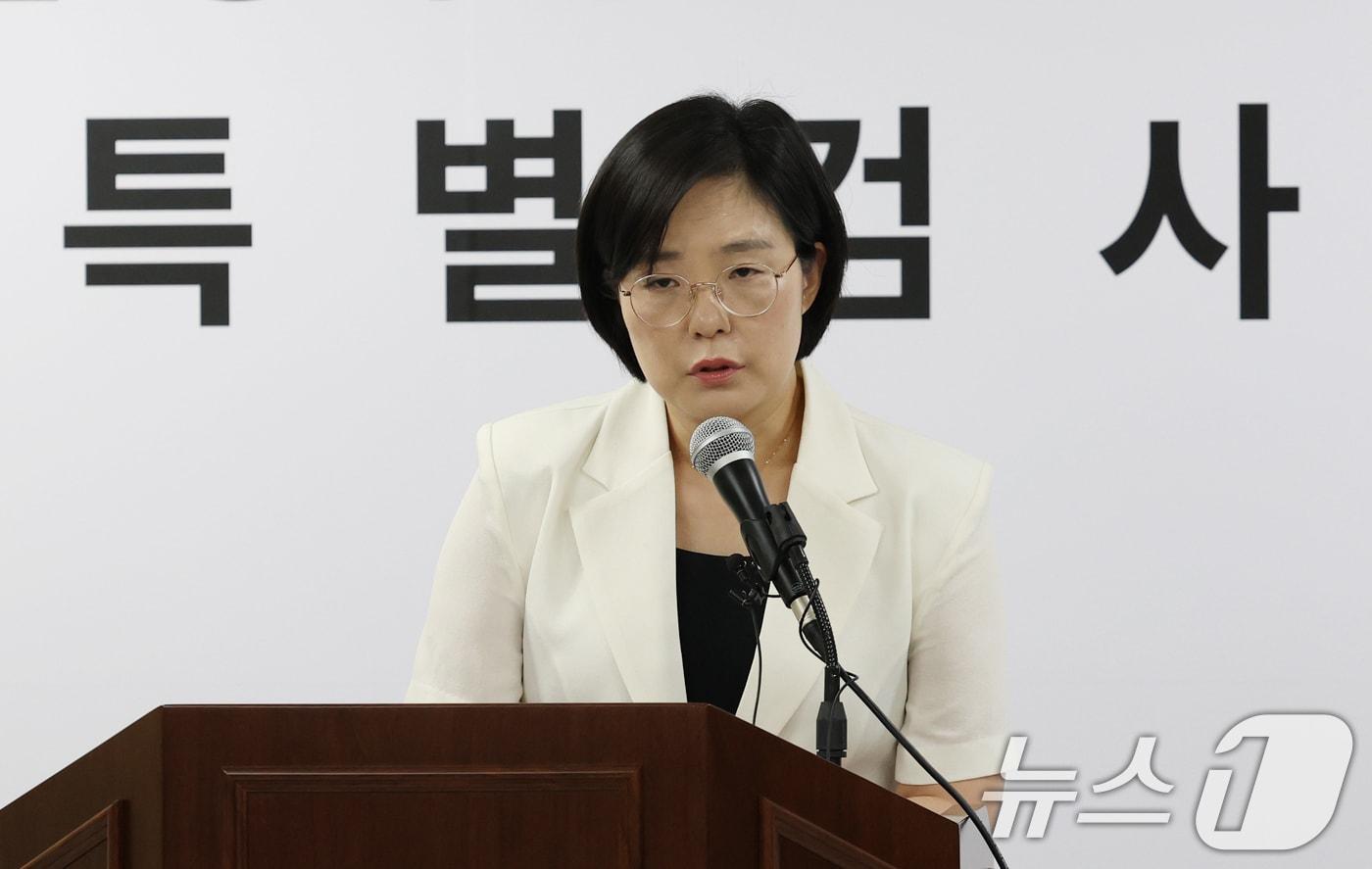 본문 이미지 - 김지미 특검보가 4일 경기 과천시 별양동 2차 종합특검 사무실에서 정례 브리핑을 하고 있다. 2026.5.4 ⓒ 뉴스1 김영운 기자