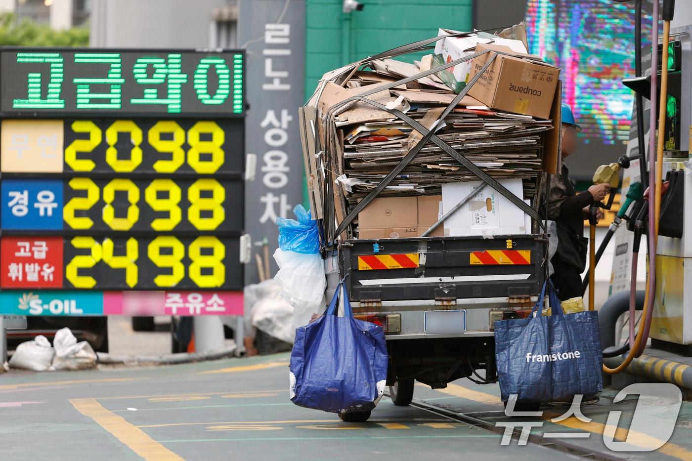 본문 이미지 - 서울의 한 주유소. 2026.5.4 ⓒ 뉴스1 박정호 기자