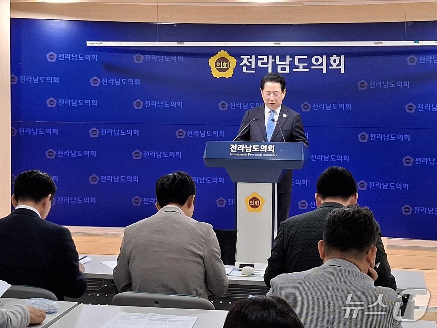 본문 이미지 - 더불어민주당 전남광주통합특별시장 경선 관련 김영록 전남도지사 기자회견.2026.5.4/뉴스1