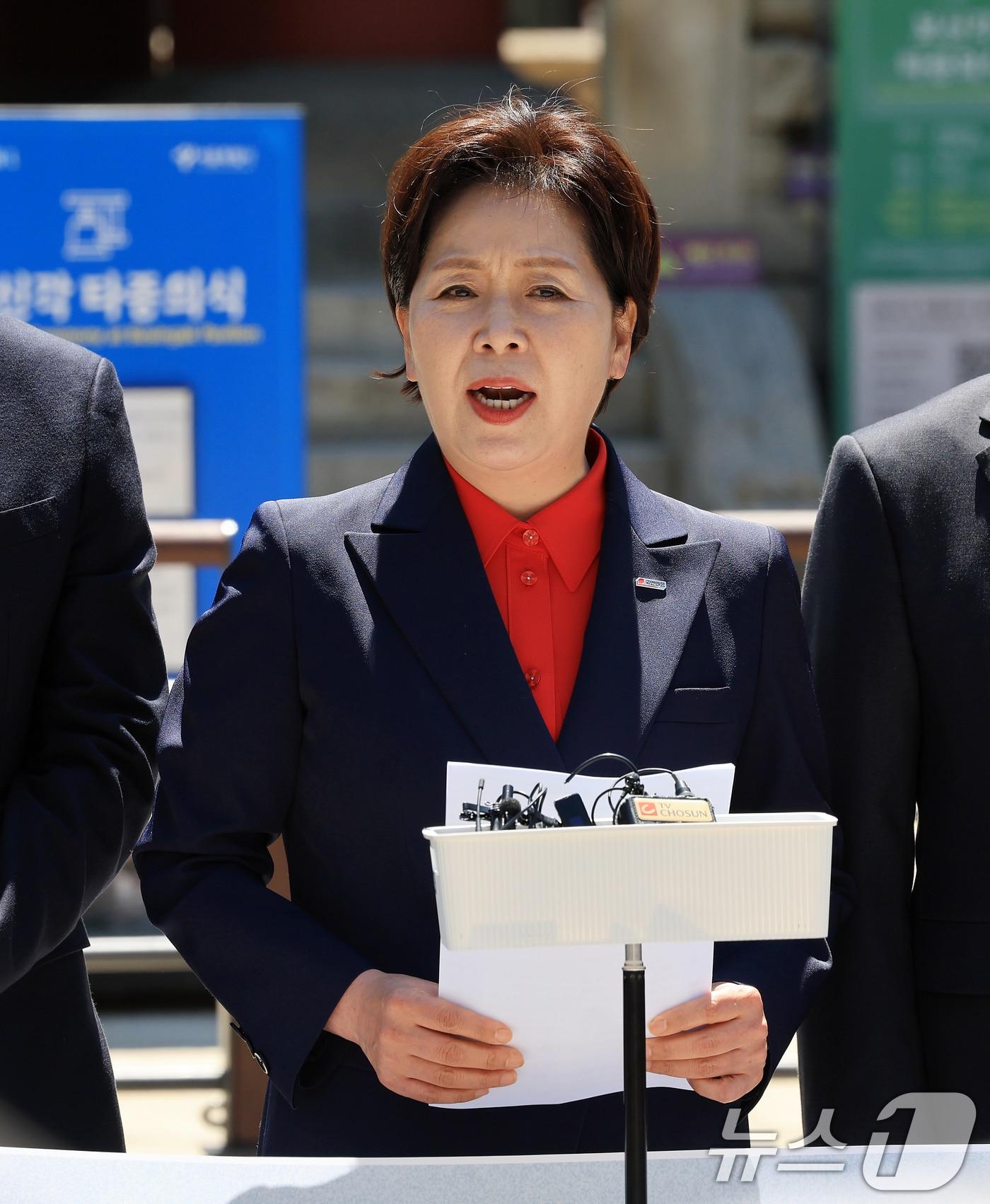 본문 이미지 - 양향자 경기지사 후보가 5일 서울 종로구 보신각 앞에서 열린 '이재명 사법쿠테타 저지를 위한 국민의힘 광역단체장 후보 긴급 기자회견'에서 발언하고 있다. 2026.5.5 ⓒ 뉴스1 이호윤 기자