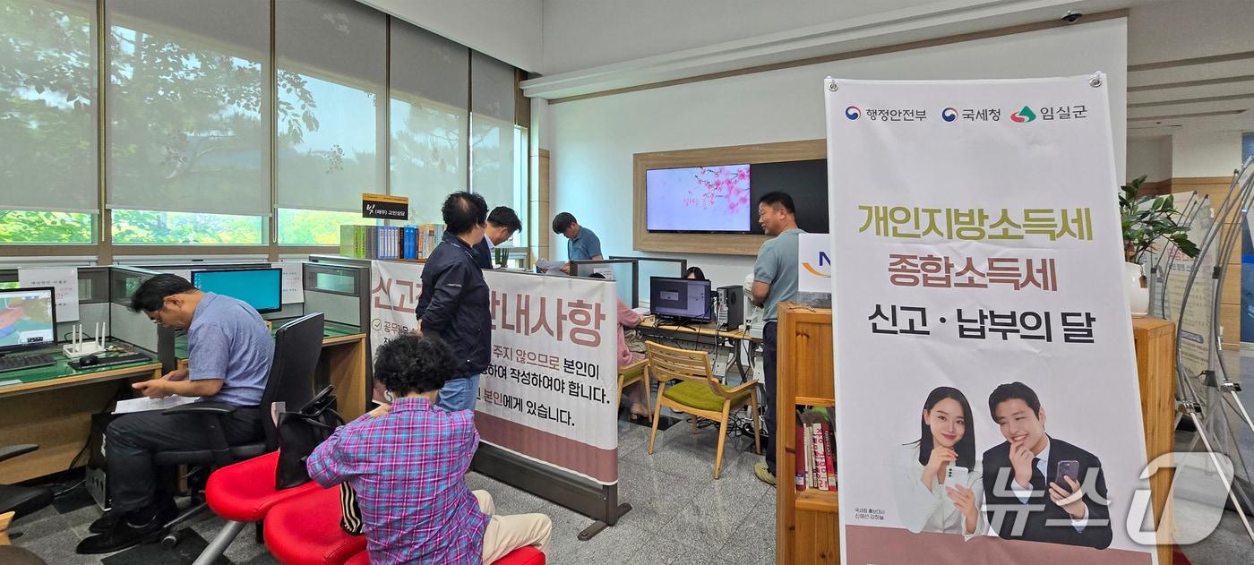 본문 이미지 - 전북 임실군이 군청 1층 종합민원과에 '귀속 종합소득세·개인 지방소득세 확정 신고센터'를 설치해 운영한다.(임실군제공, 재판매 및 DB금지)2026.5.5/뉴스1