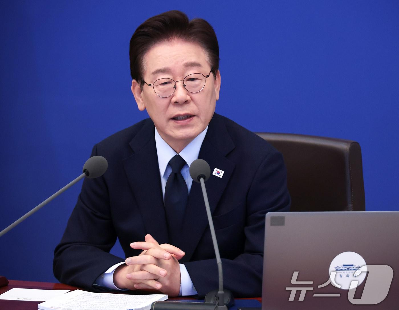 본문 이미지 - 이재명 대통령이 6일 청와대에서 열린 비상경제점검회의 겸 국무회의에서 발언하고 있다. (청와대통신사진기자단) 2026.5.6 ⓒ 뉴스1 허경 기자
