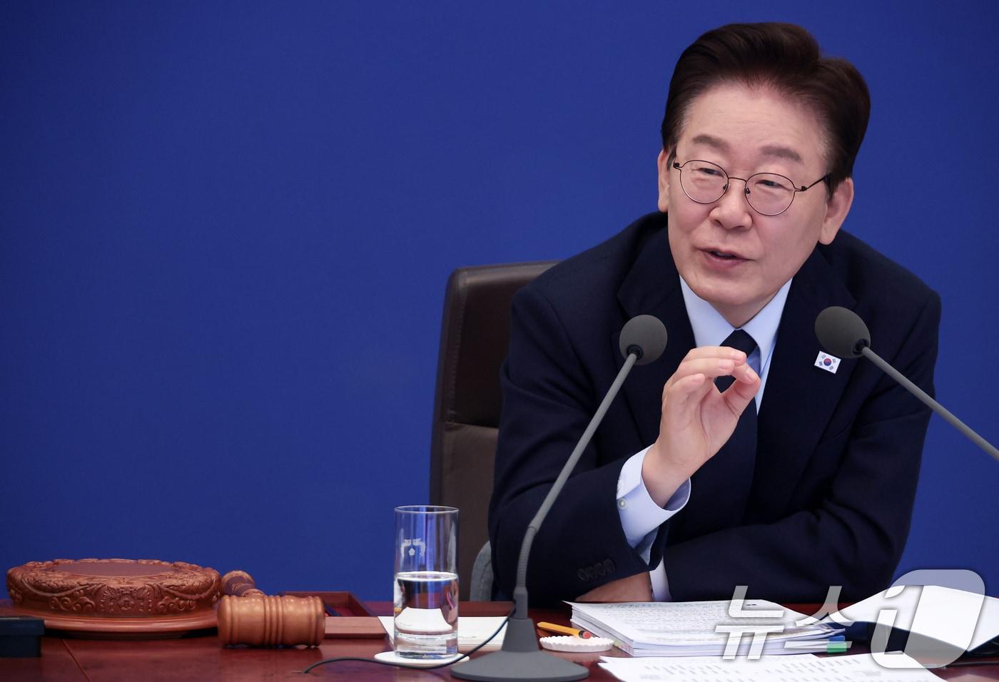 본문 이미지 - 이재명 대통령이 6일 청와대에서 열린 비상경제점검회의 겸 국무회의에서 발언하고 있다. (청와대통신사진기자단) 2026.5.6 ⓒ 뉴스1 허경 기자