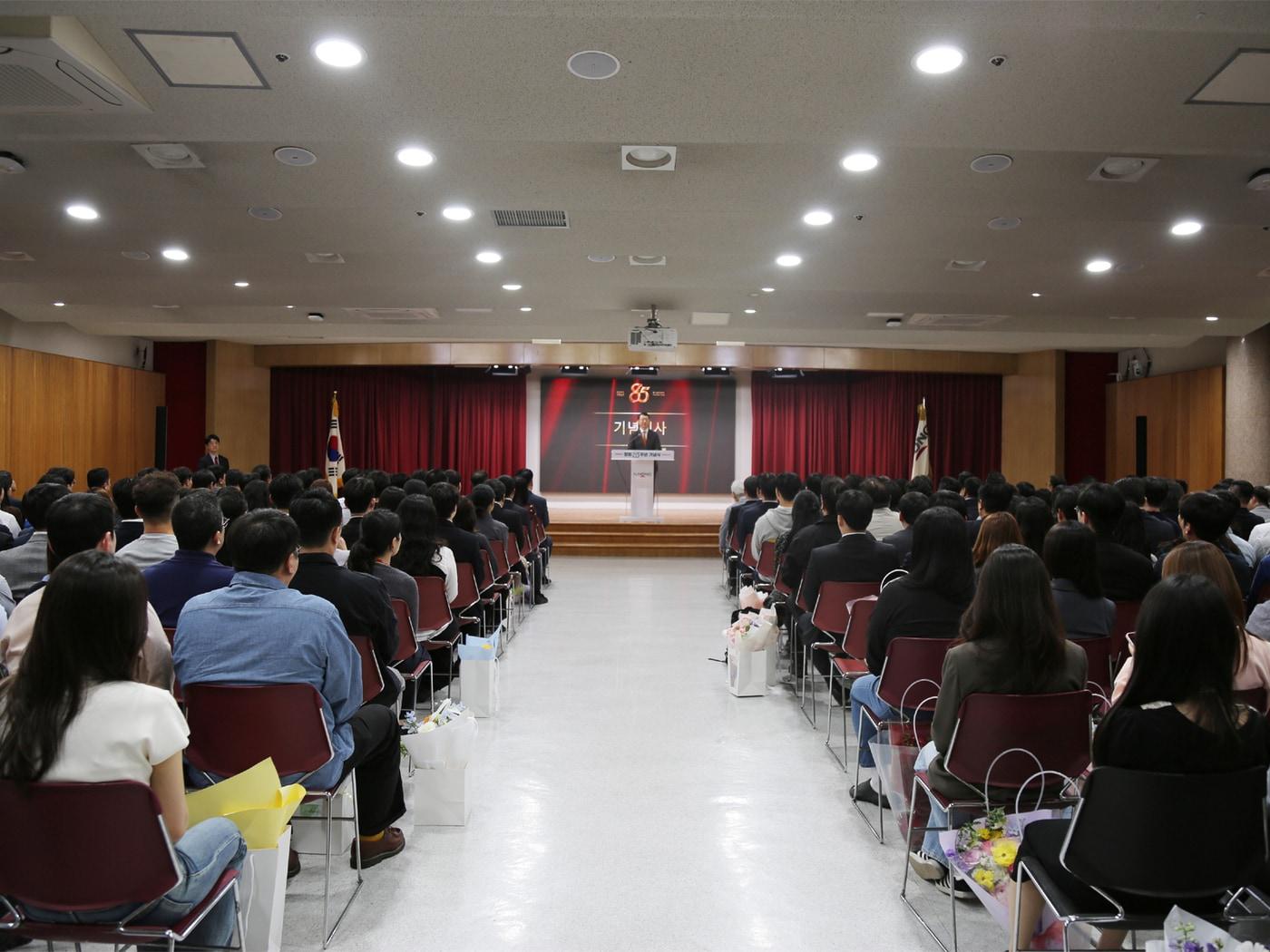 본문 이미지 - 일동홀딩스와 일동제약을 비롯한 일동제약그룹 회사들이 6일, 서울 서초구 일동제약 본사에서 창립 85주년 기념식을 개최했다. (일동제약그룹 제공) 