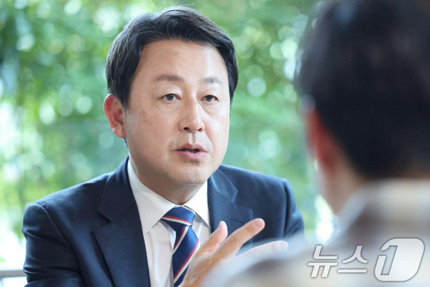본문 이미지 - 김용남 더불어민주당 경기 평택시을 국회의원 후보가 6일 서울 여의도 국회 의원회관에서 뉴스1과 인터뷰를 하고 있다. ⓒ 뉴스1 신웅수 기자