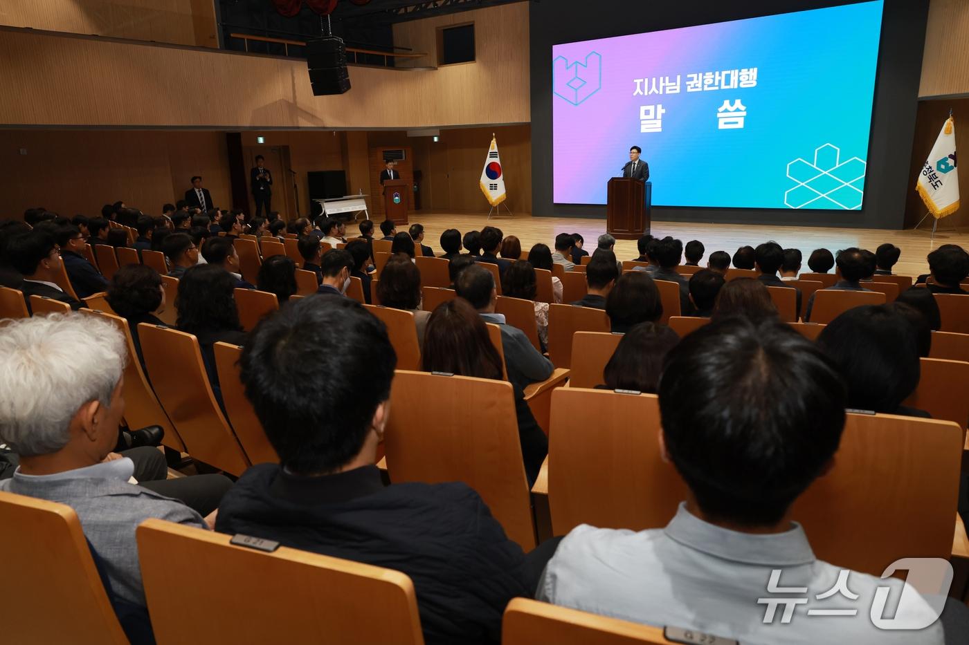본문 이미지 - 이동옥 충북도지사 권한 대행이 6일 직원조회에서 발언하고 있다. (충북도 제공. 재판매 및 DB금지)/뉴스1