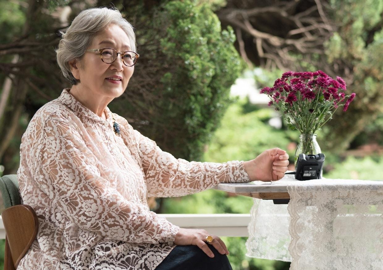 본문 이미지 - 8일 잠실 두산-SSG전 시구자로 선정된 배우 김영옥. (두산 제공)