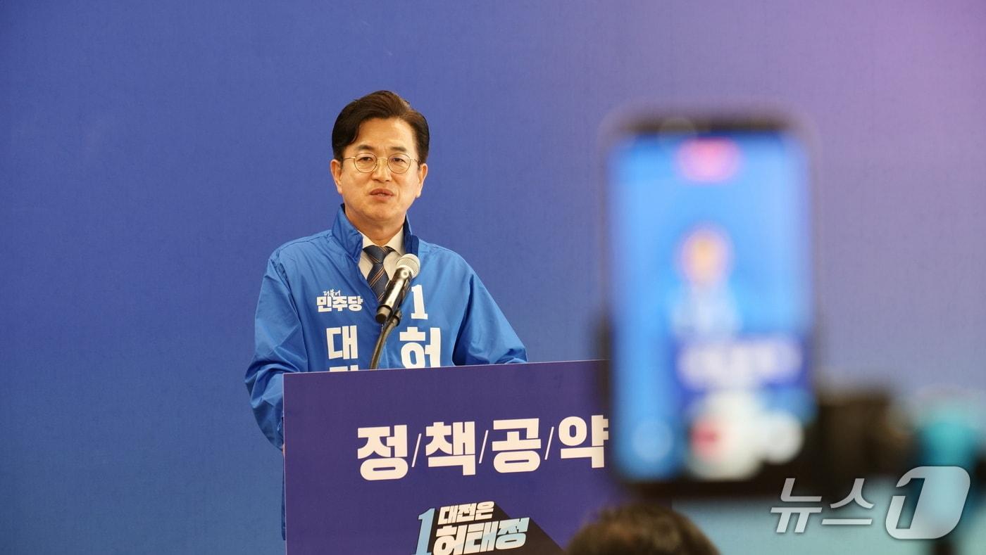 본문 이미지 - 허태정 대전시장 후보가 6일 오후 선거사무소에서 청년 정책 공약을 발표하고 있다. (후보 제공) / 뉴스1