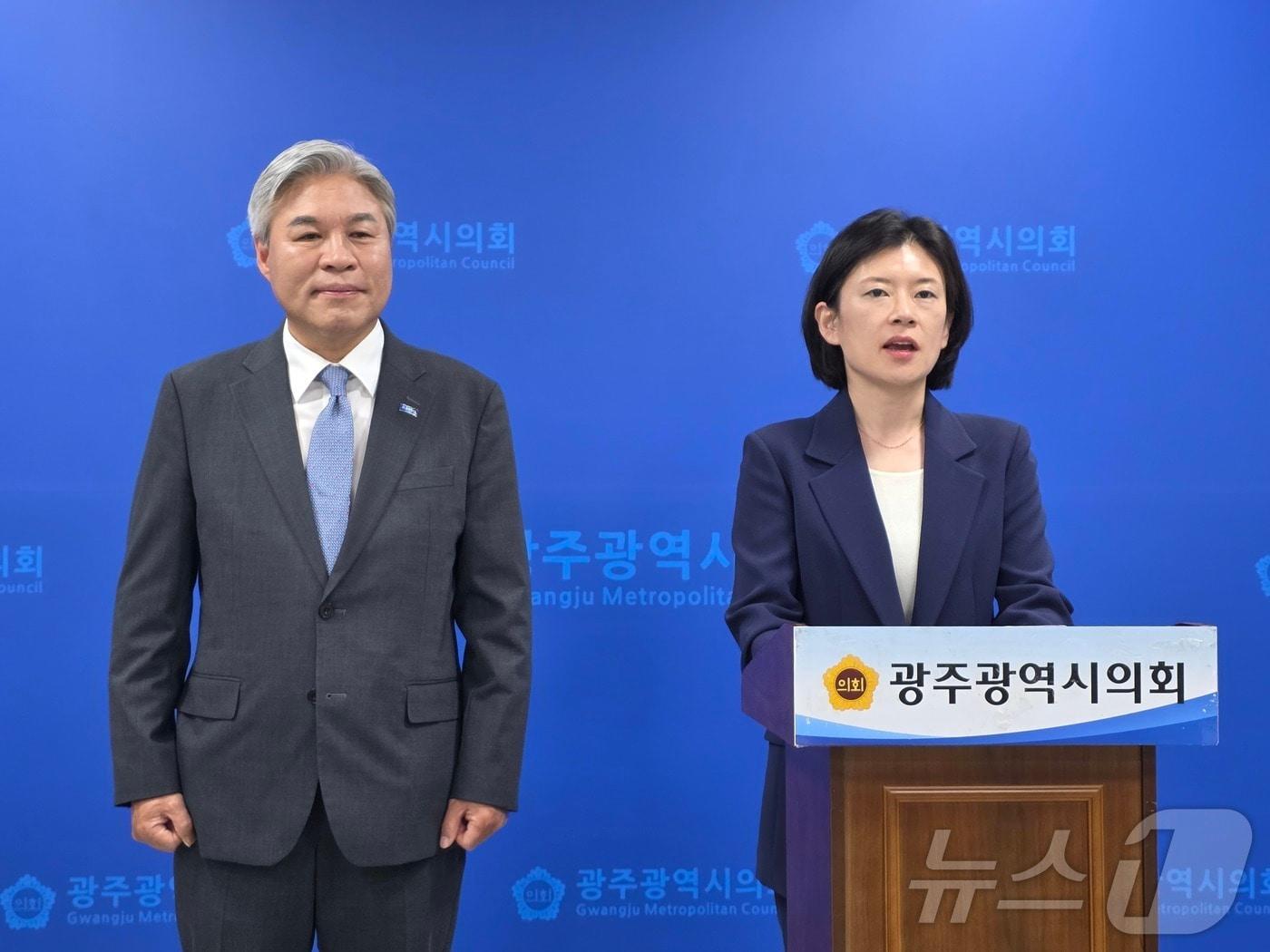 본문 이미지 - 배수진 조국혁신당 광주 광산을 후보가 6일 광주시의회서 보궐선거 출마 기자회견을 하고 있다. 2026.5.6 ⓒ 뉴스1 서충섭 기자