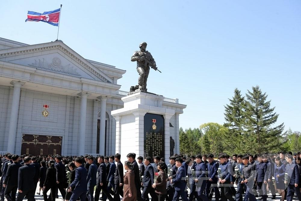 본문 이미지 - (평양 노동신문=뉴스1) = 북한 노동당 기관지 노동신문은 7일 해외군사작전 전투위훈기념관 개관 후 열흘 간 23만 2000여 명의 각계층 근로자들과 인민군인들, 청소년들이 참관했다고 선전했다. [국내에서만 사용가능. 재배포 금지. DB 금지. For Use Only in the Republic of Korea. Redistribution Prohibited] rodongphoto@news1.kr