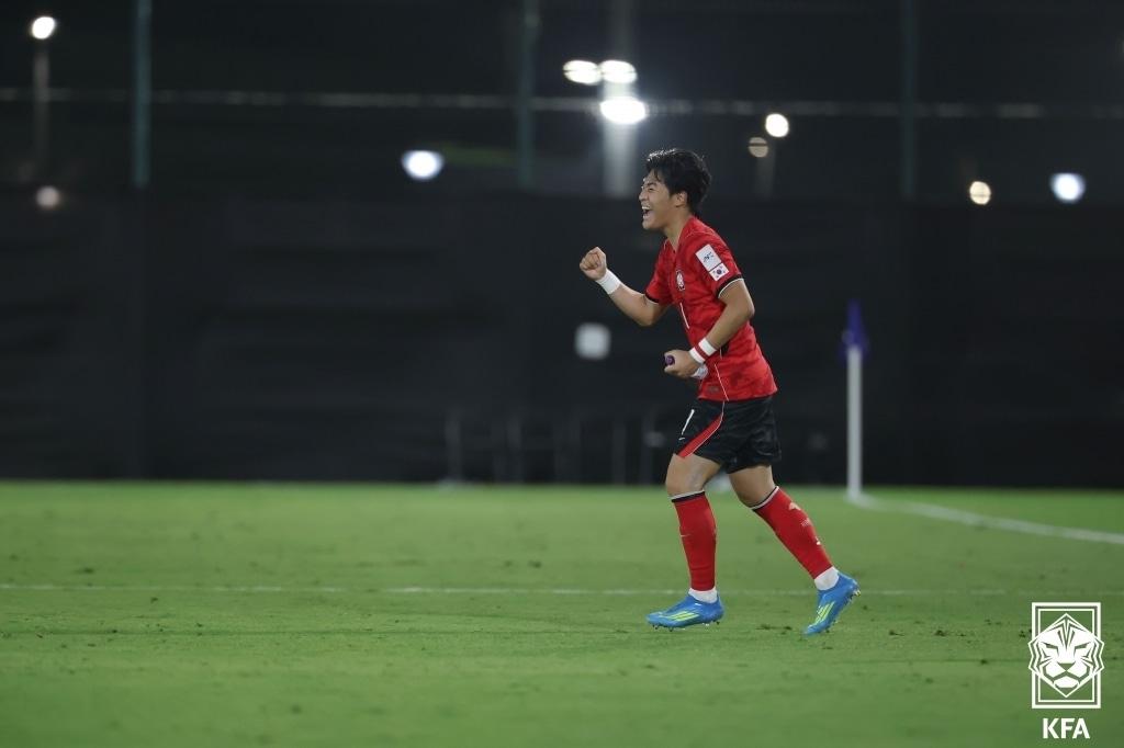 본문 이미지 - 17세 이하(U17) 대표팀 안주완이 7일(한국시간) 사우디아라비아 제다의 킹 압둘라 스포츠 시티에서 열린 UAE와 U17 아시안컵 조별리그 1차전에서 득점 후 기뻐하고 있다. (대한축구협회 제공)