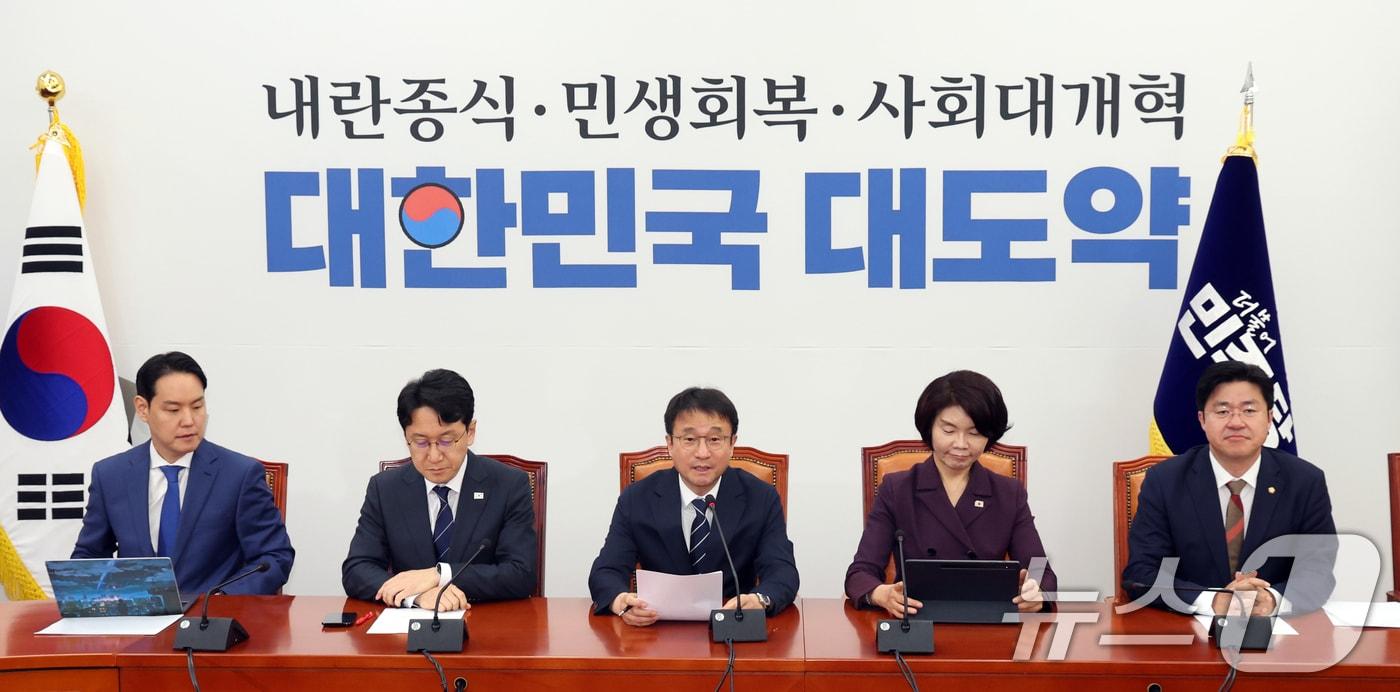 본문 이미지 - 한병도 더불어민주당 원내대표가 7일 오전 서울 여의도 국회에서 열린 정책조정회의에서 모두발언을 하고 있다. 2026.5.7 ⓒ 뉴스1 황기선 기자
