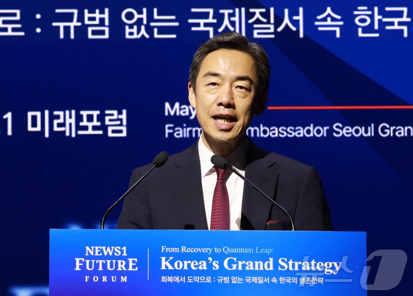 본문 이미지 - 니시노 준야 일본 게이오대학교 동아시아연구소장이 7일 서울 여의도 페어몬트 앰배서더 호텔에서 열린 뉴스1 미래포럼에서 한국외교의 전략 지평 확대와 한일협력을 주제로 기조강연을 하고 있다. 2026.5.7 ⓒ 뉴스1 임세영 기자