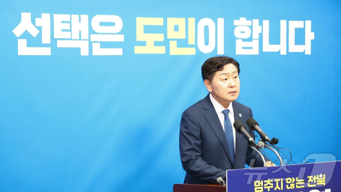 본문 이미지 - 김관영 전북도지사 예비후보가 7일 전북 전주시 전북특별자치도의회에서 무소속 출마 의사를 밝히고 있다. 2026.5.7 ⓒ 뉴스1 유경석 기자