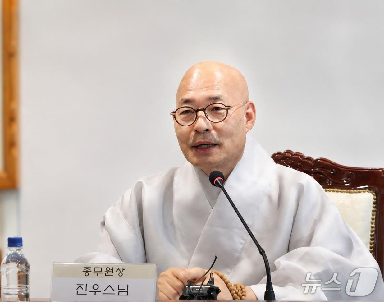 본문 이미지 - 대한불교조계종 총무원장 진우스님이 차기 총무원장 선거를 둘러싼 과열보다 종단 안정과 화합이 먼저라고 말했다.