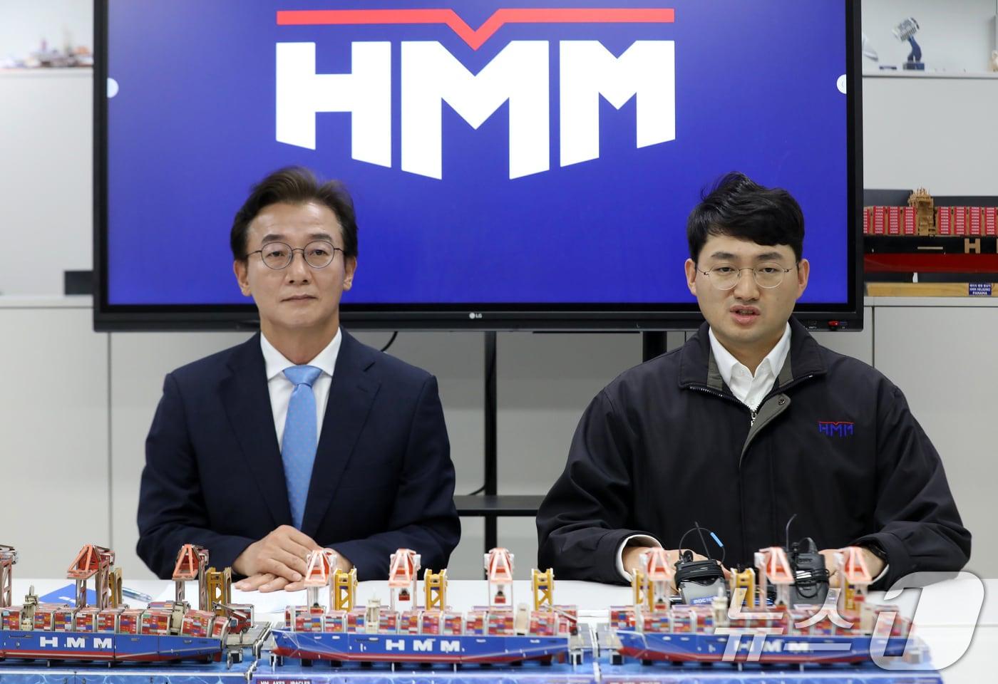본문 이미지 - 전정근 HHM해상노조 위원장(오른쪽)이 7일 부산 중구 HMM 해상노조 사무실에서 열린 전재수 더불어민주당 부산시장 후보 선대위원장 수락식에서 발언하고 있다. 2026.5.7 ⓒ 뉴스1 윤일지 기자