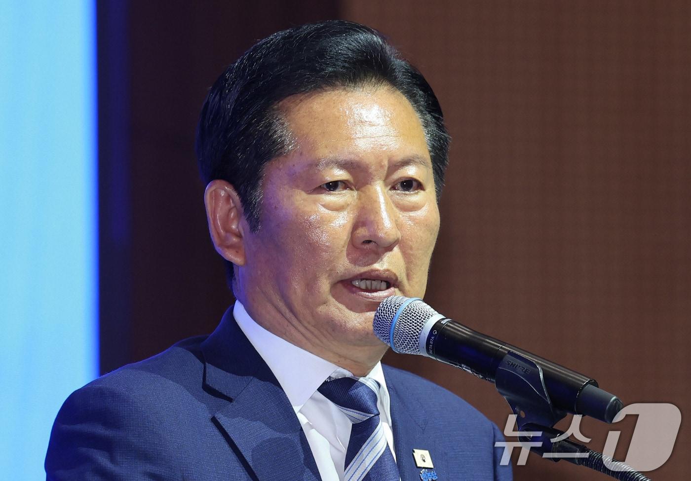 본문 이미지 - 정청래 더불어민주당 대표가 7일 경기도 고양시 킨텍스에서 열린 인천·경기·제주 지역 공천자대회에서 인사말을 하고 있다. 2026.5.7 ⓒ 뉴스1 박지혜 기자