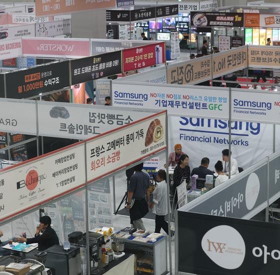 본문 이미지 - 서울 강서구 마곡 코엑스 전시장에서 막을 올린 ‘제83회 프랜차이즈 창업박람회’. 2026.5.7 ⓒ 뉴스1 오대일 기자