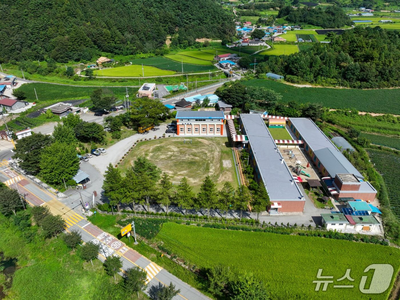 본문 이미지 - 전북 진안군이 임대주택 공급을 통해 살릴 오천초등학교 전경.(진안군제동, 재판매 및 DB금지)2026.5.7/뉴스1