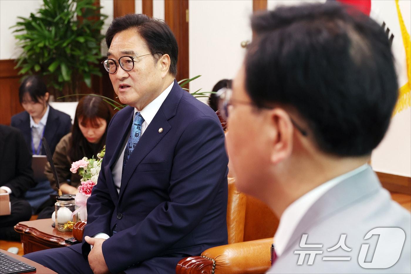 본문 이미지 - 우원식 국회의장이 7일 서울 여의도 국회에서 열린 여야 원내대표 회동에서 모두발언을 하고 있다. (공동취재) 2026.5.7 ⓒ 뉴스1 황기선 기자