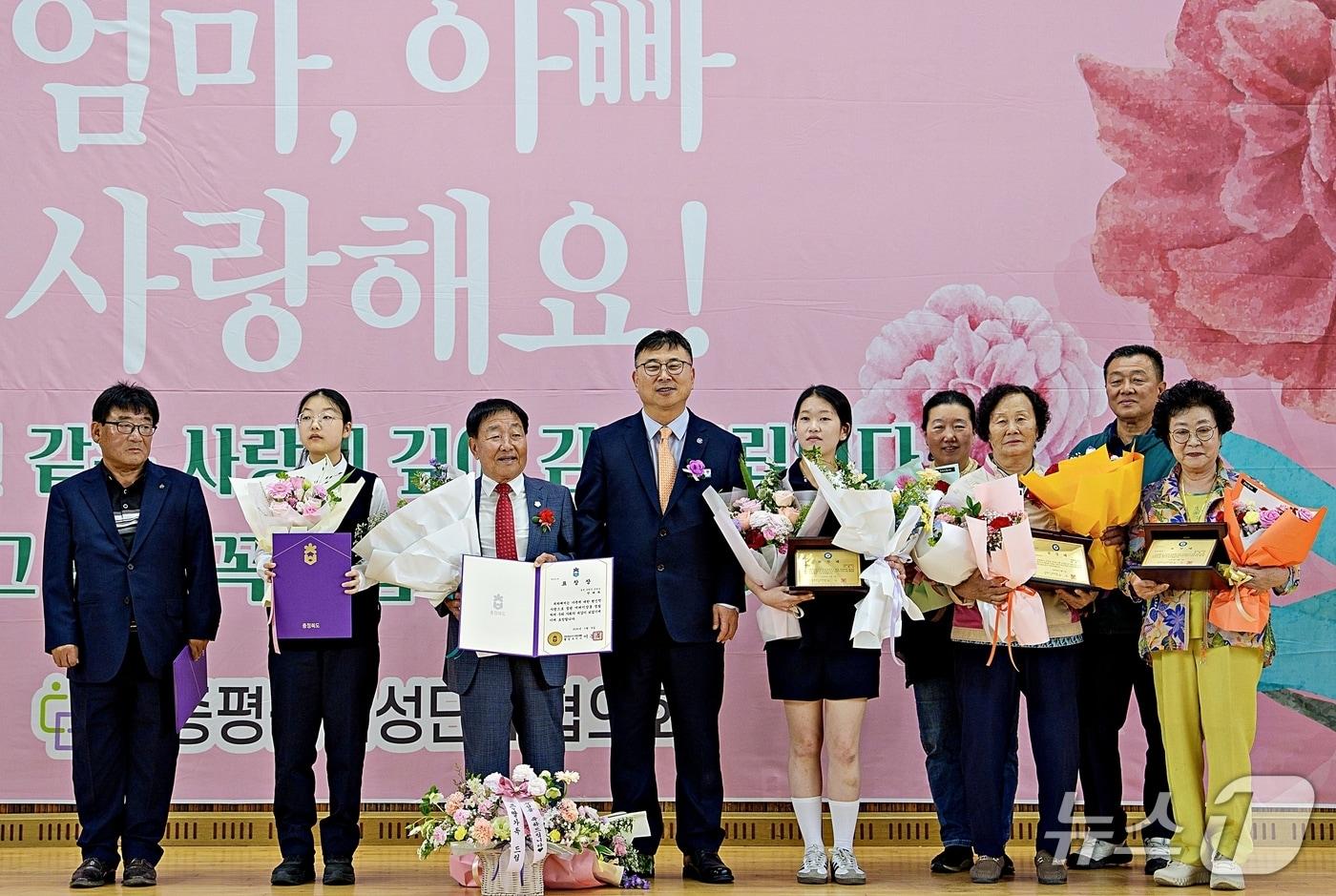 본문 이미지 - 증평 어버이날 행사.(증평군 제공. 재판매 및 DB금지)/뉴스1