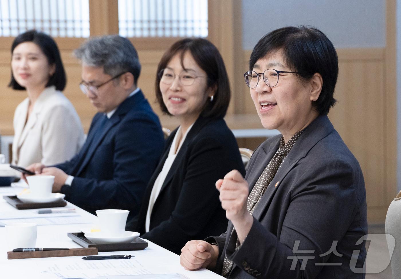 본문 이미지 - 정은경 보건복지부 장관이 7일 오후 정부서울청사 광화문홀에서 열린 취약계층 대상 금융범죄 대응 강화 보건복지부-금융감독원 업무협약식에서 인사말을 하고 있다. (보건복지부 제공. 재판매 및 DB 금지) 2026.5.7 ⓒ 뉴스1