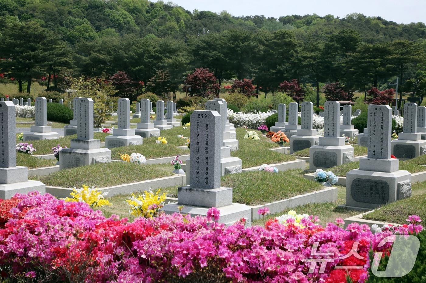 본문 이미지 - 제46주년 5·18민주화운동을 앞둔 지난달 30일 대전현충원의 모습. 2026.5.7 ⓒ 뉴스1 이수민 기자