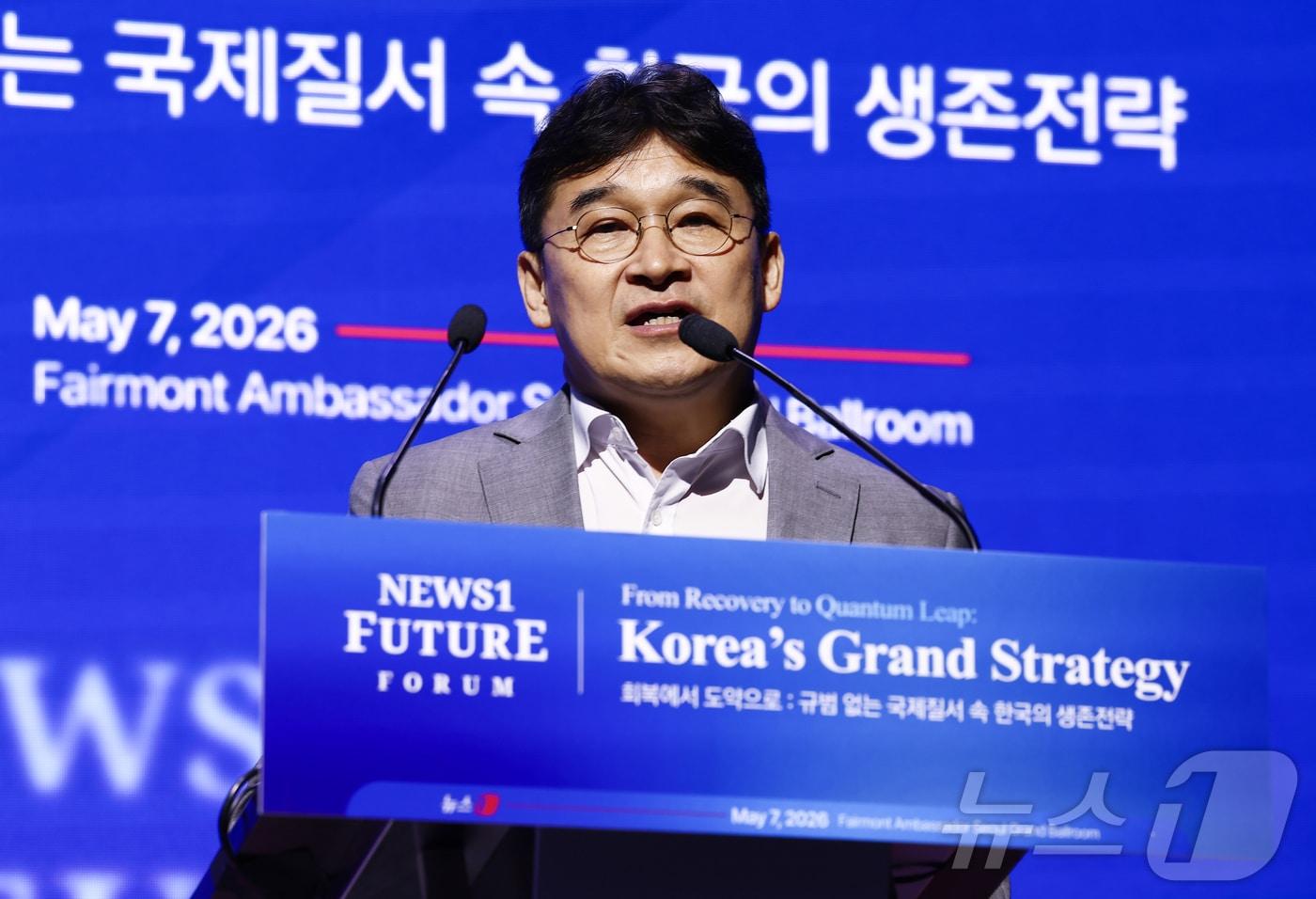 본문 이미지 - 유태준 한국피지컬AI협회장이 7일 서울 여의도 페어몬트 앰배서더 호텔에서 열린 뉴스1 미래포럼에서 피지컬 AI, 알고리즘을 넘어 현실을 바꾸다를 주제로 기조강연을 하고 있다. 2026.5.7 ⓒ 뉴스1 김민지 기자
