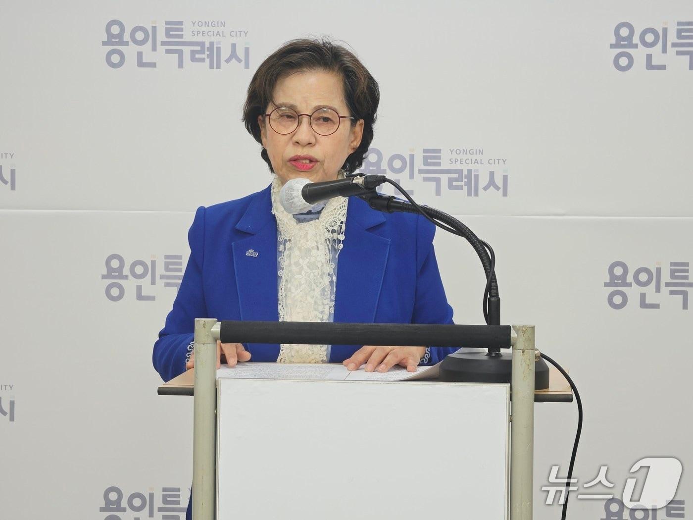 본문 이미지 - 박남숙 민주당 용인시의원 예비후보가 7일 용인시청 브리핑실에서 기자회견을 하고 있다./김평석 기자/ⓒ 뉴스1