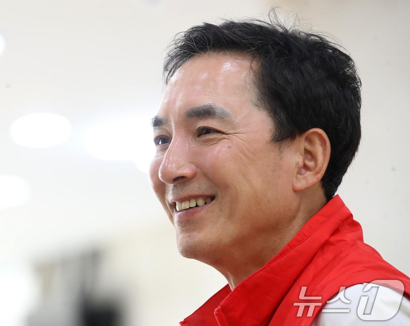 본문 이미지 - 부산 북구갑 국회의원 보궐선거에 출마한 박민식 국민의힘 후보가 지난 7일 부산 북구 선거사무소에서 뉴스1과 인터뷰를 하고 있다. 2026.5.7 ⓒ 뉴스1 윤일지 기자
