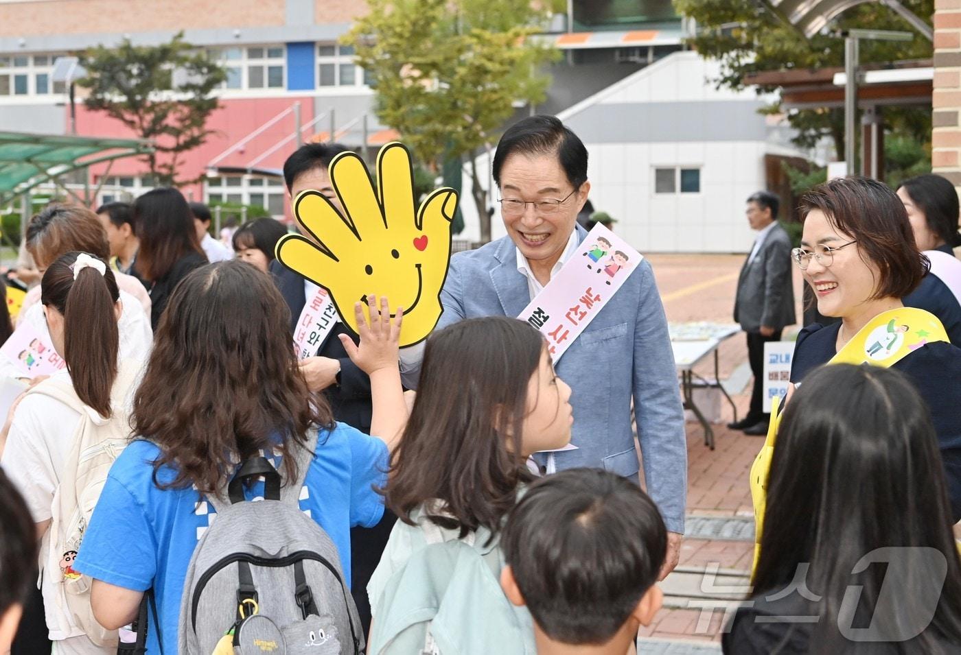 본문 이미지 - 임종식 경북교육감 예비후보는 7일 이주 배경 학생들의 한국 문화 이해와 학교 적응을 돕기 위해 국기 태권도를 활용한 교육 프로그램을 추진하겠다. /뉴스1