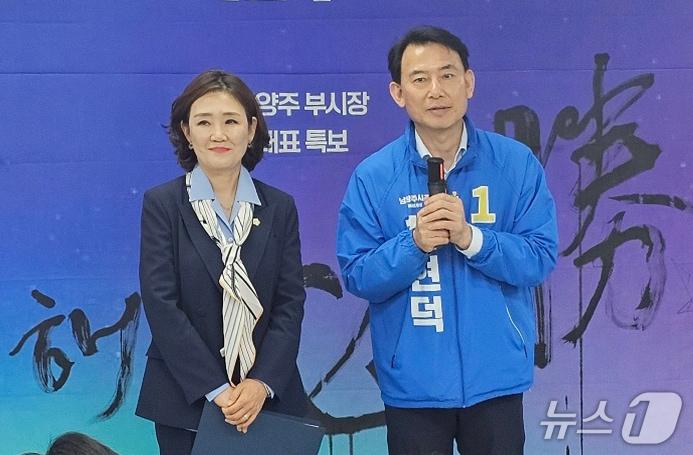본문 이미지 - 최현덕 더불어민주당 남양주시장 후보와 이경숙 남양주시의원. (사진 최현덕 후보 캠프)