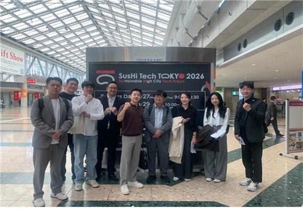 본문 이미지 - SusHi Tech Tokyo 2026 글로벌 유니콘 매칭 데이에 참가한 한국 스타트업 대표들이 기념사진을 찍고 있다.(벤처기업협회 제공)