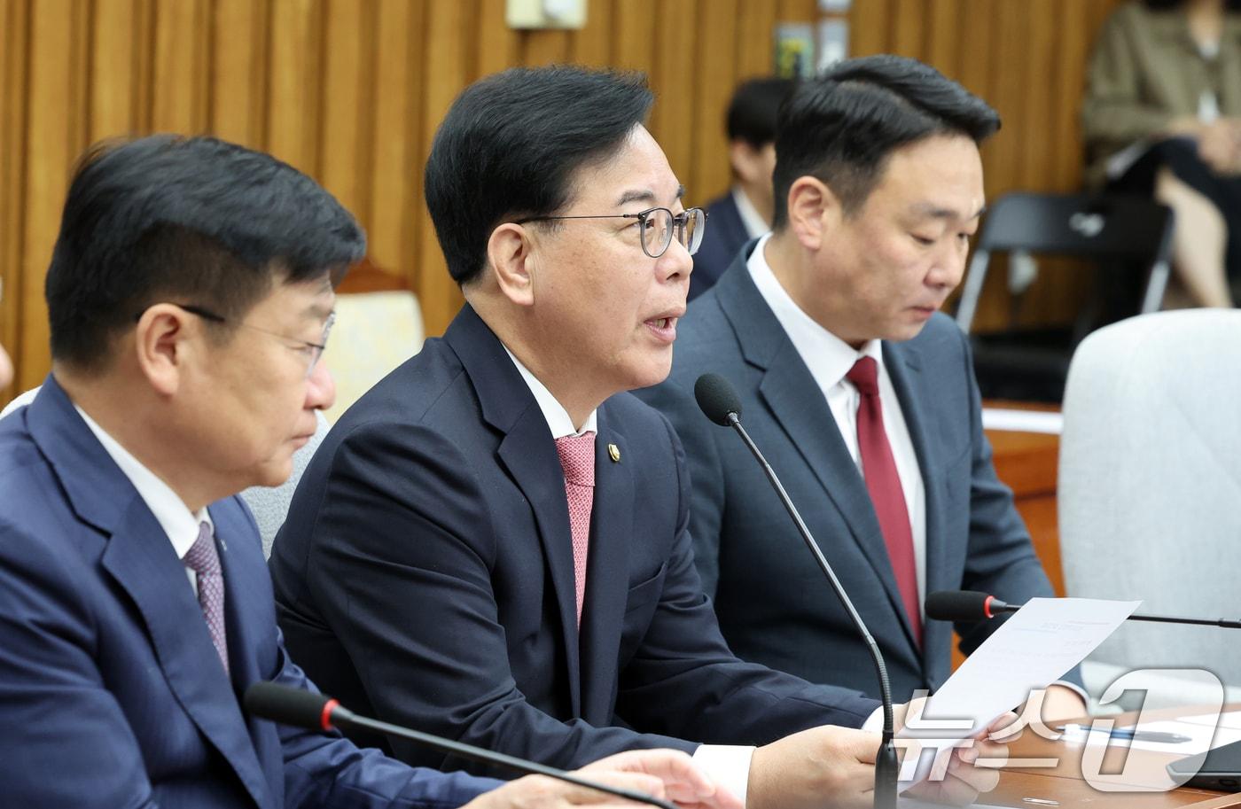 본문 이미지 - 송언석 국민의힘 원내대표가 8일 오전 서울 여의도 국회에서 열린 원내대책회의에서 모두발언을 하고 있다. 2026.5.8 ⓒ 뉴스1 황기선 기자