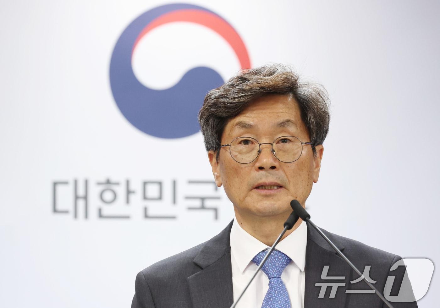본문 이미지 - 정일연 국민권익위원회 위원장이 8일 서울 종로구 세종대로 정부서울청사에서 권익위 정상화 추진 TF 운영결과 발표를 하고 있다. 2026.5.8 ⓒ 뉴스1 김명섭 기자