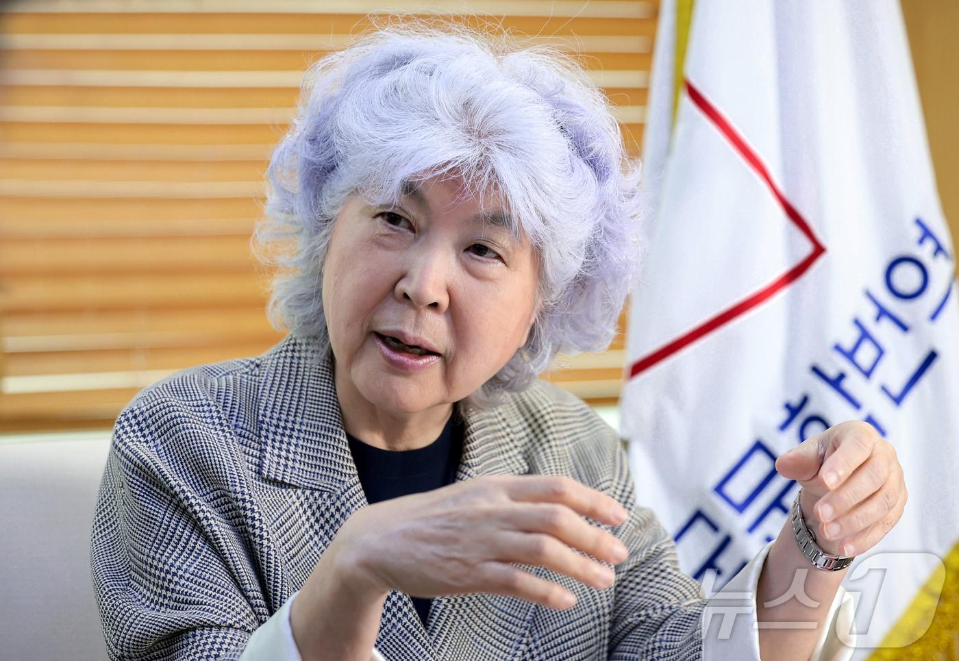본문 이미지 - 전수용 한국문학번역원장은 최근 뉴스1과 인터뷰에서 "한강 노벨문학상 수상은 한국문학의 세계적 위상을 높인 일대 사건"이라고 밝혔다 . ⓒ 뉴스1 권현진 기자