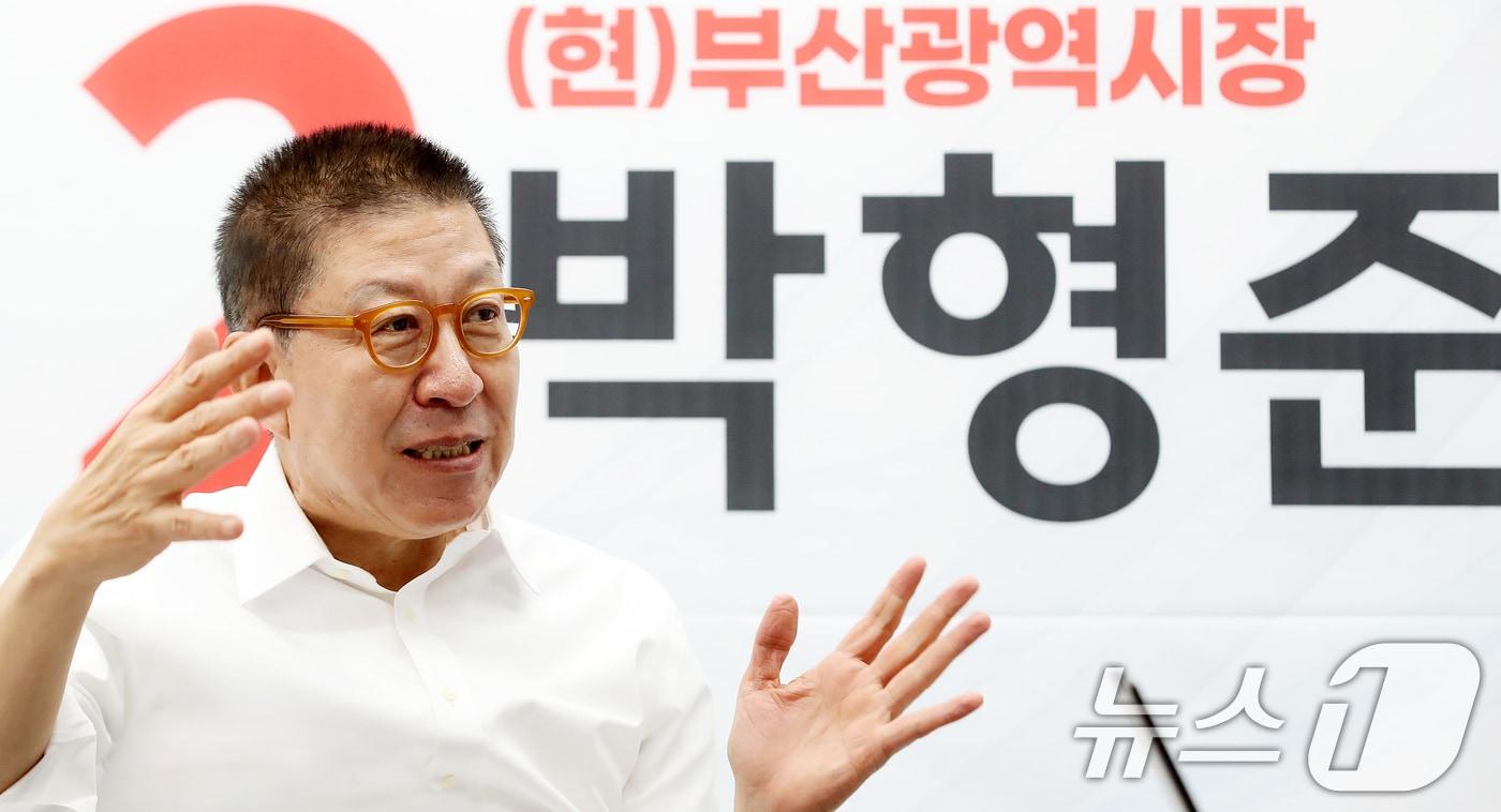 본문 이미지 - 박형준 국민의힘 부산시장 후보가 지난 8일 부산 부산진구 선거사무소에서 뉴스1과 인터뷰를 하고 있다. 2026.5.8 ⓒ 뉴스1 윤일지 기자
